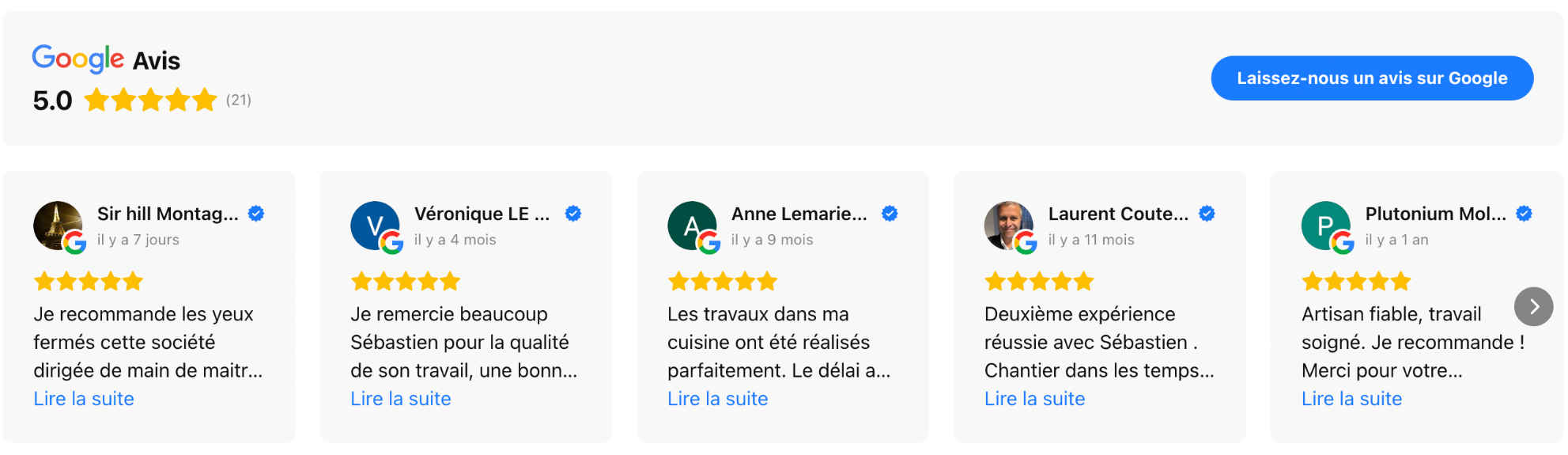 Avis clients avec évaluations en étoiles sur un site de services.